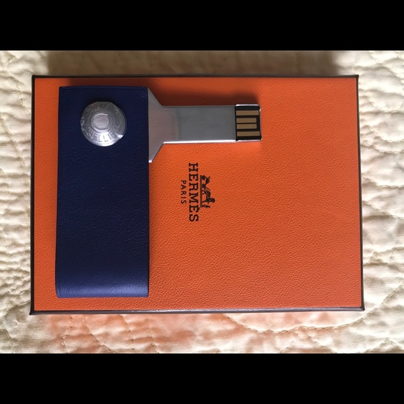 🎄🎄Authentic Hermès LaCie 16GB USB - Picture 2 of 6